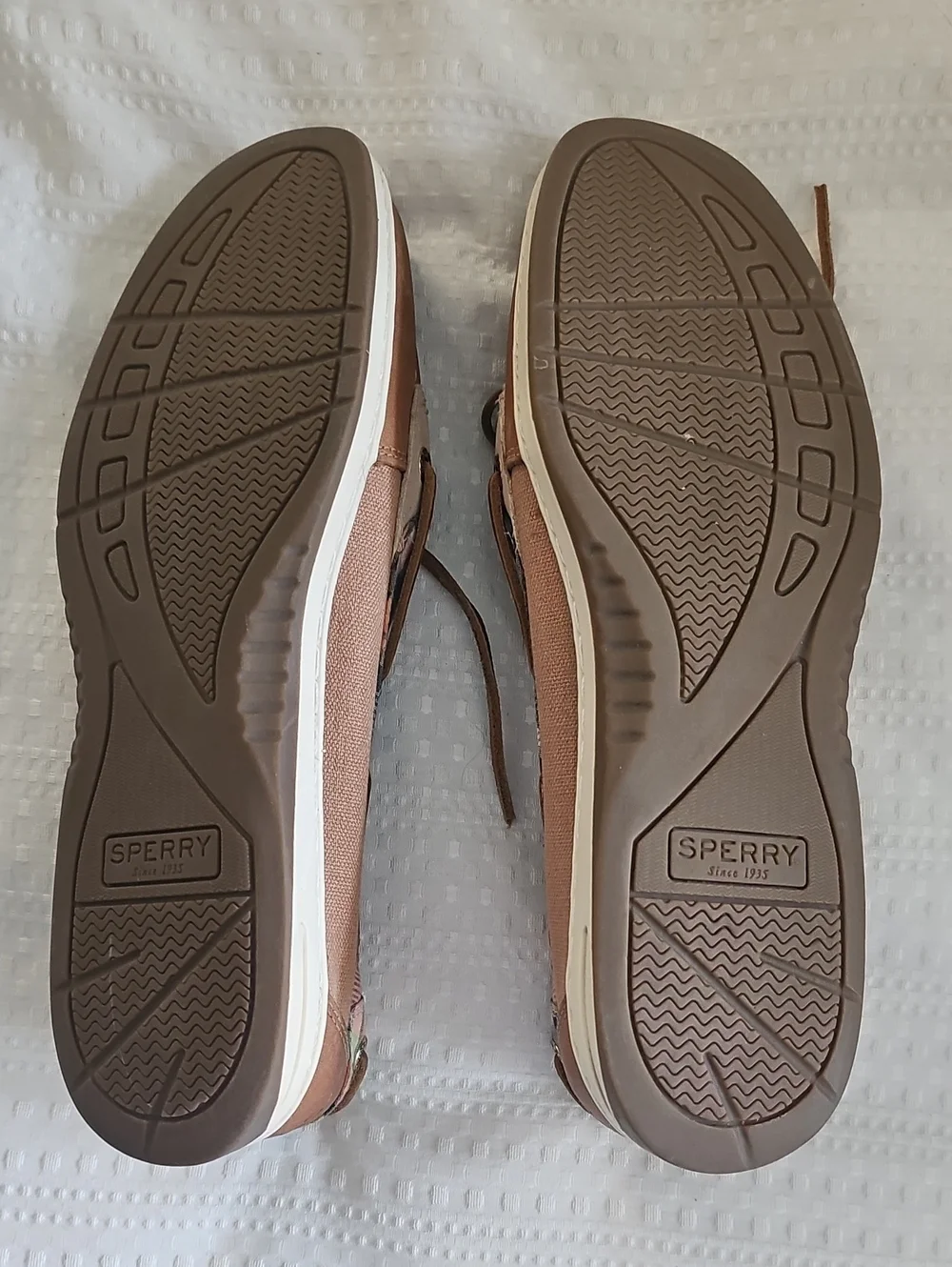 Sperry Women’s Tan Leather Boat Shoes with Pink & Multicolor Plaid Trim - Picture 2 of 6